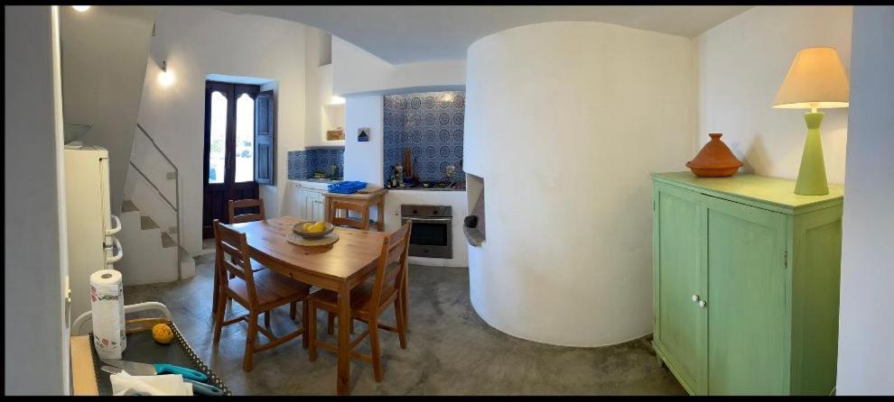 Limoneto Apartment Stromboli Bagian luar foto